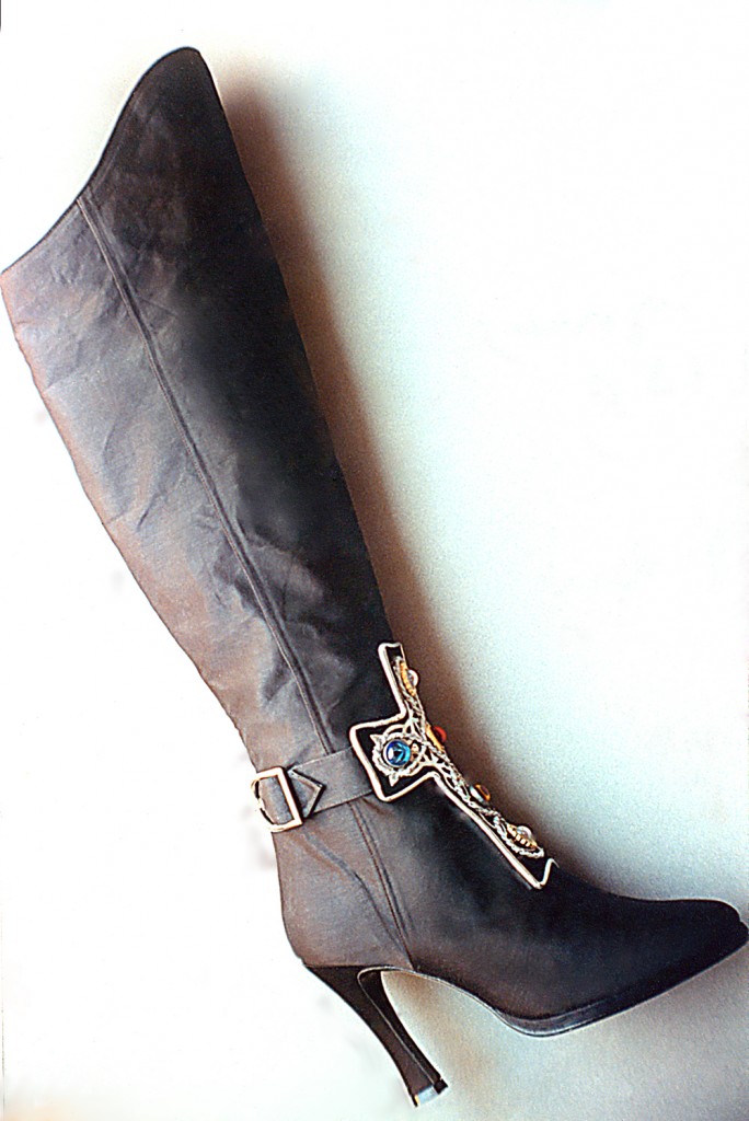 the boot w cross